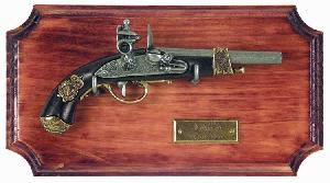 Napoleonova-mini-pistole-na-podlozce